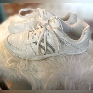 Cheer shoes